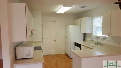 Cook up a storm in this well-appointed kitchen wit