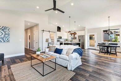 798 NW Rimrock Dr, Redmond, OR 97756 - photo 7