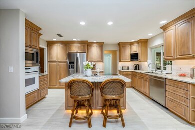 5520 Cynthia Ln, Naples, FL 34112 - photo 3