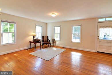 215 W End Ave, Cambridge, MD 21613 - photo 2