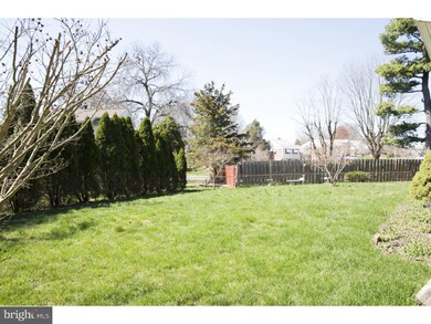 4332 Sweeney Cir, Brookhaven, PA 19015 - photo 3