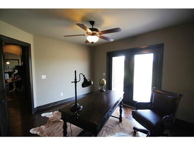 Studio/Study/Office.