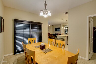 07-eat in kitchen