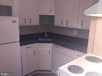 421 E Dartmouth Dr unit 6, Sterling, VA 20164 - photo 4