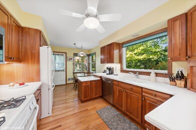 2416 Covert Rd, Glenview, IL 60025 - photo 5