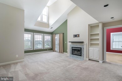 8111 Lacy Dr unit 301, Manassas, VA 20109 - photo 4