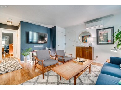 5219 SW View Point Terrace unit 1, Portland, OR 97239 - photo 4