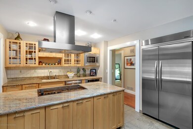 191 Deepdale - Kitch Fridge
