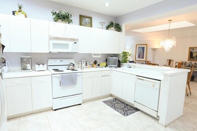 12538 Crystal Pointe Dr Unit B-large-006