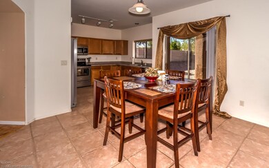 03 Kitchen Dining Rm-5114 bal