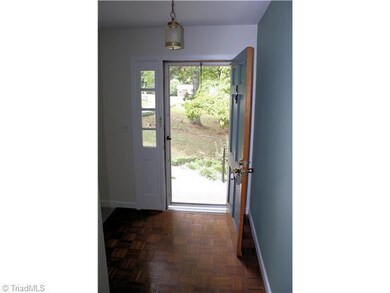 605 Crystal Wood Rd, Asheboro, NC 27205 - photo 2