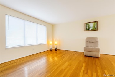 3412 Winters Dr, Warren, MI 48092 - photo 4