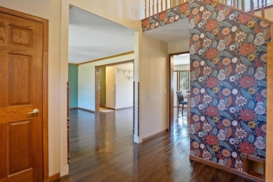 924 Creston Ave, Evansdale, IA 50707 - photo 4