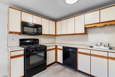 60 Florry Dr unit 27, Dracut, MA 01826 - photo 5