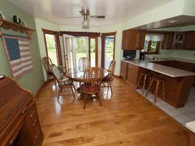 Kitchen Eatin/dining room