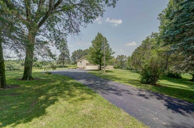 1425 Sayles Trail, Belleville, WI 53508 - photo 5