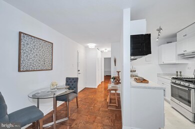 Carriage House unit 701, Washington, DC 20037 - photo 3