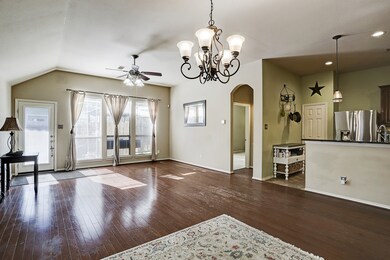 6019 Lynwood Banks Ln, Houston, TX 77092 - photo 5