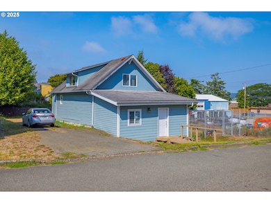 1138 Oregon Ave, Coos Bay, OR 97420 - photo 2