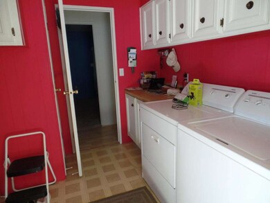 2701 N Wright Way 007
