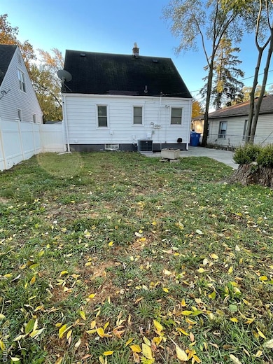 25284 Stanford St, Dearborn Heights, MI 48125 - photo 6