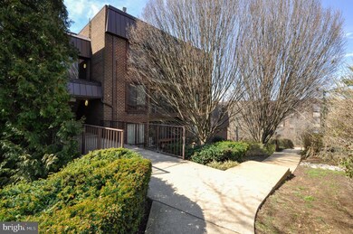 132 Roberts Ln unit 101, Alexandria, VA 22314 - photo 2