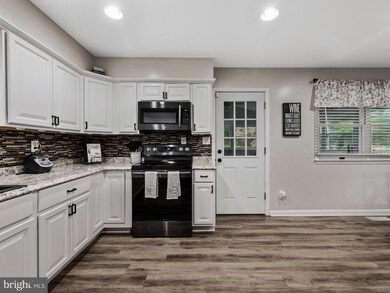 208 Lincoln Ln, Sykesville, MD 21784 - photo 7