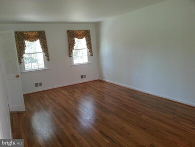 7715 Bridle Path Ln, McLean, VA 22102 - photo 6