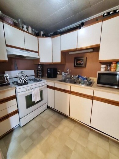 197 Warren St, Fall River, MA 02721 - photo 7