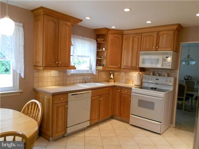 129 Roberts Dr, Somerdale, NJ 08083 - photo 2