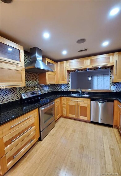 Gorgeous !Fully Remodeled Kitchen