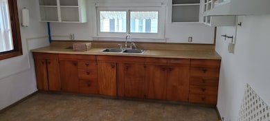 938 Pancoast St, Reynoldsville, PA 15851 - photo 2