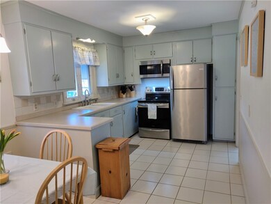 11 E Fairway Ave, Westerly, RI 02891 - photo 2