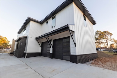 212 SW Glover St, Bentonville, AR 72712 - photo 6