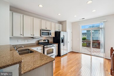 15610 John Diskin Cir, Woodbridge, VA 22191 - photo 3