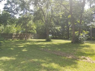 2001 Lois St, Bay City, TX 77414 - photo 2