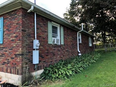 315 Diamond St, Slatington, PA 18080 - photo 3