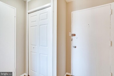 Dupont East Condominium unit 813, Washington, DC 20036 - photo 6