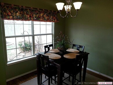 Well Appointed Kitchen & Eating Nook offers Quick