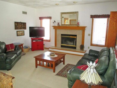 793 Pleasant Oak Dr, Oregon, WI 53575 - photo 4