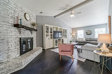 452 E Castle Harbour Dr, Friendswood, TX 77546 - photo 6