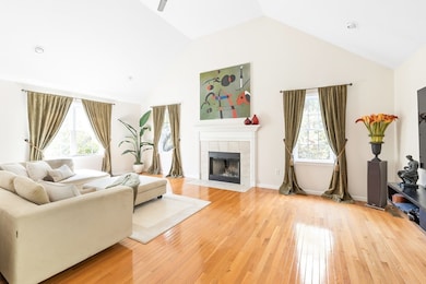 11 Heron Ln, Hopedale, MA 01747 - photo 3