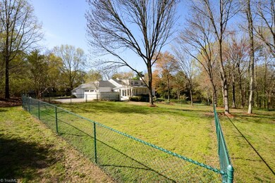 Fenced yard for Fido!