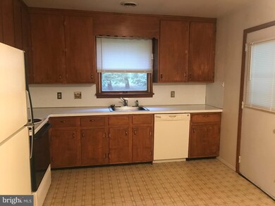 1529 Crest View Ave, Hagerstown, MD 21740 - photo 6