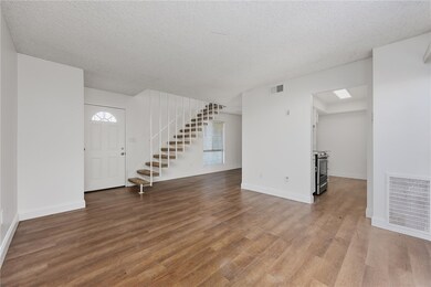 4700 Nordic Dr unit I, Bakersfield, CA 93309 - photo 6