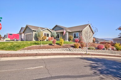 929 Crystal Dr, Eagle Point, OR 97524 - photo 4