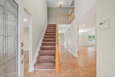 2 Max Way, ComMacK, NY 11725 - photo 4