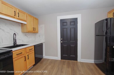 917 Clyde St, Lansing, MI 48915 - photo 5