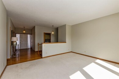 355 McKinsie Ct NE, Cedar Rapids, IA 52402 - photo 3