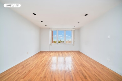 The Dauphin unit 7M, Brooklyn, NY 11230 - photo 2